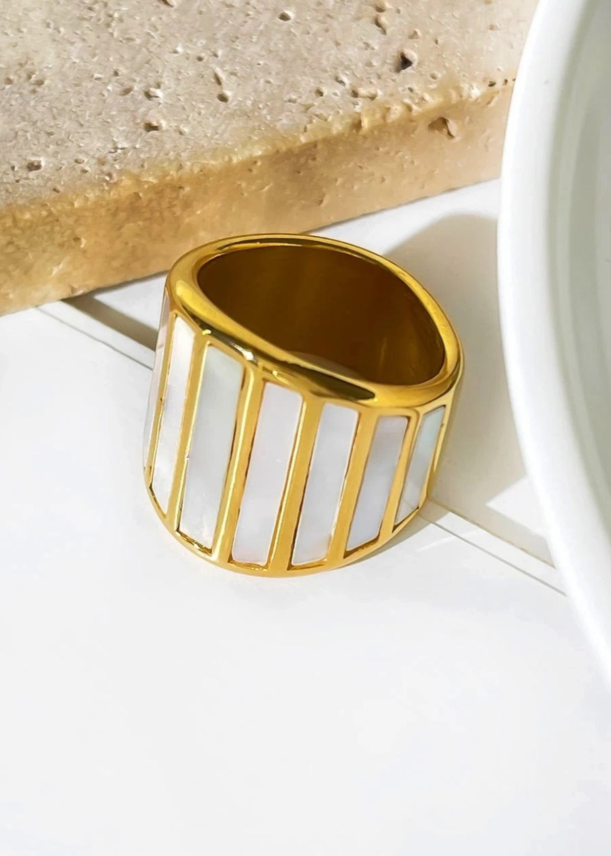 Subtiele schelp goud vergulde ring